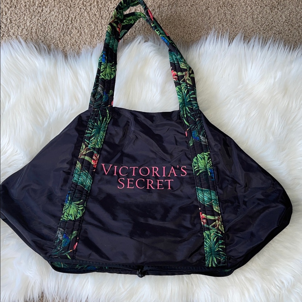 Victoria's Secret Tote Bag Packable
Weekender Getaway Cary On Overnight
Bag